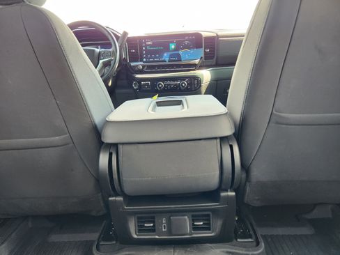 Used 2024 Chevrolet Silverado 2500 LT AWD/4WD image 14