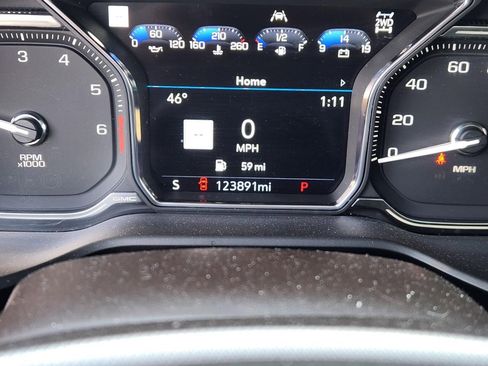 Used 2021 GMC Yukon XL Denali w/ Denali Premium Package image 30