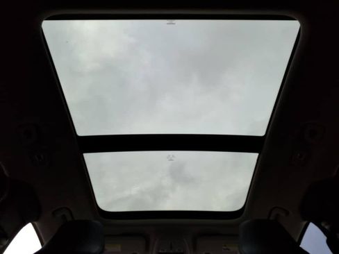 Certified 2025 Volvo XC40 B5 Plus AWD/4WD image 23