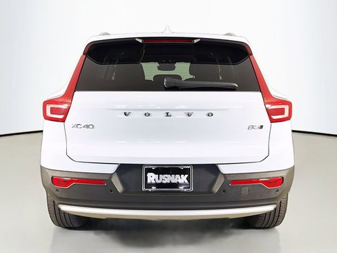 Used 2025 Volvo XC40 B5 Plus AWD/4WD image 6