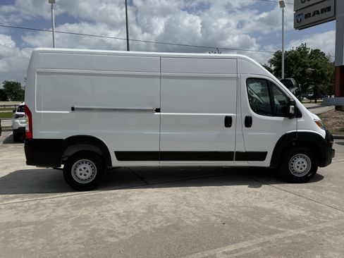 Used 2025 RAM ProMaster 2500 w/ Convenience Group image 3