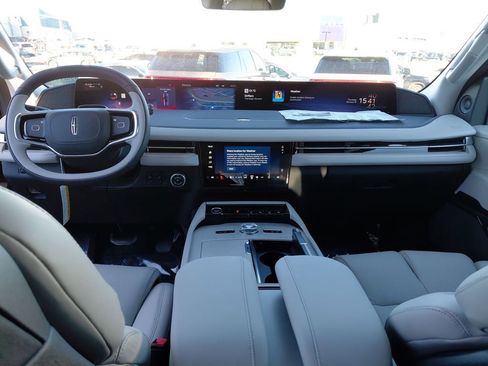 New 2025 Lincoln Navigator Reserve image 17