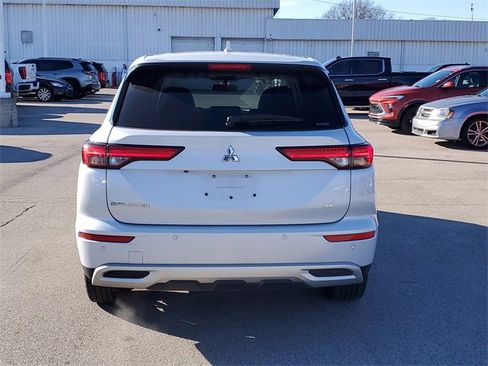 Used 2024 Mitsubishi Outlander SE image 5