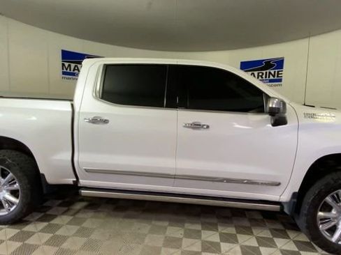 Used 2023 Chevrolet Silverado 1500 High Country w/ High Country Premium Package AWD/4WD image 3
