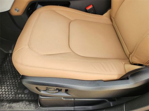 New 2026 Land Rover Defender 110 X-Dynamic SE image 17