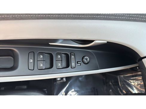 Used 2025 Hyundai Elantra Limited FWD image 20