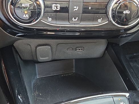 Used 2025 Chevrolet Trax LT w/ Driver Confidence Package FWD image 30