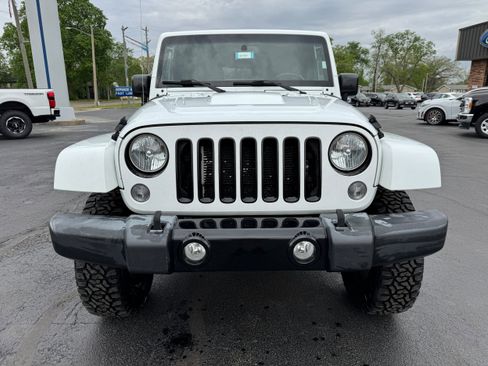 Used 2015 Jeep Wrangler Unlimited Sahara w/ Dual Top Group AWD/4WD image 2