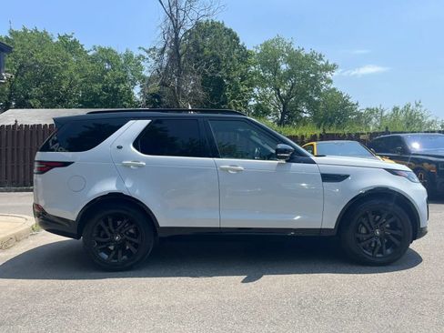 Used 2020 Land Rover Discovery Landmark AWD/4WD image 8