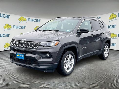 Used 2023 Jeep Compass Latitude image 3