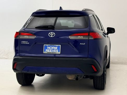 Used 2022 Toyota Corolla Cross XLE w/ Convenience Package FWD image 9