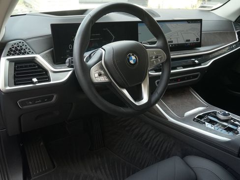Used 2024 BMW X7 xDrive40i w/ Premium Package AWD/4WD image 2