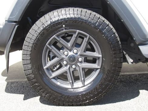 Used 2024 Jeep Wrangler Unlimited Sport AWD/4WD image 31