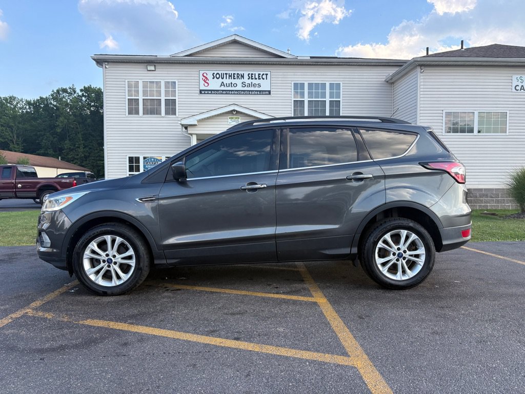Used 2017 Ford Escape SE w/ Equipment Group 201A FWD image 1
