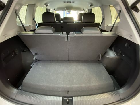 Used 2024 Volkswagen Tiguan SE image 28