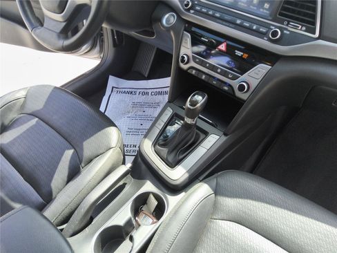 Used 2017 Hyundai Elantra Limited w/ Limited Tech Package 04 FWD image 29