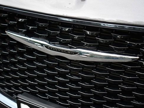 Used 2019 Chrysler 300 S image 3