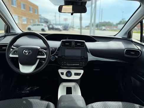 Used 2017 Toyota Prius Three w/ Advanced Technology Package FWD image 21