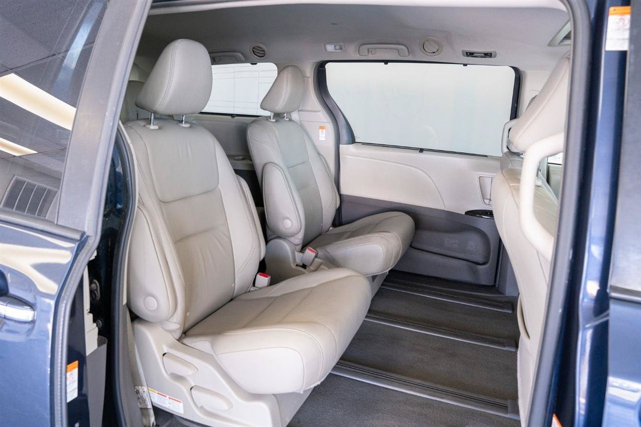 Used 2019 Toyota Sienna XLE AWD/4WD image 18