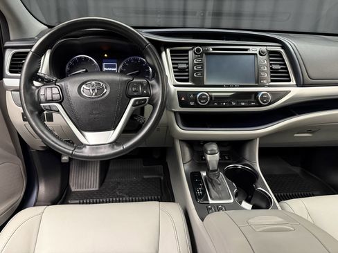 Used 2017 Toyota Highlander XLE image 13