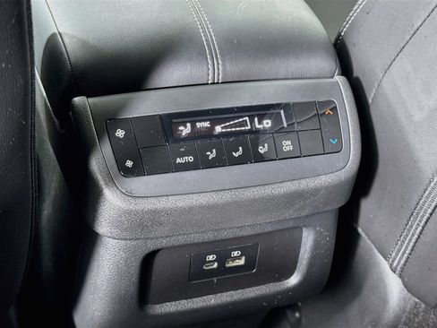 Used 2025 Nissan Pathfinder SL AWD/4WD image 25