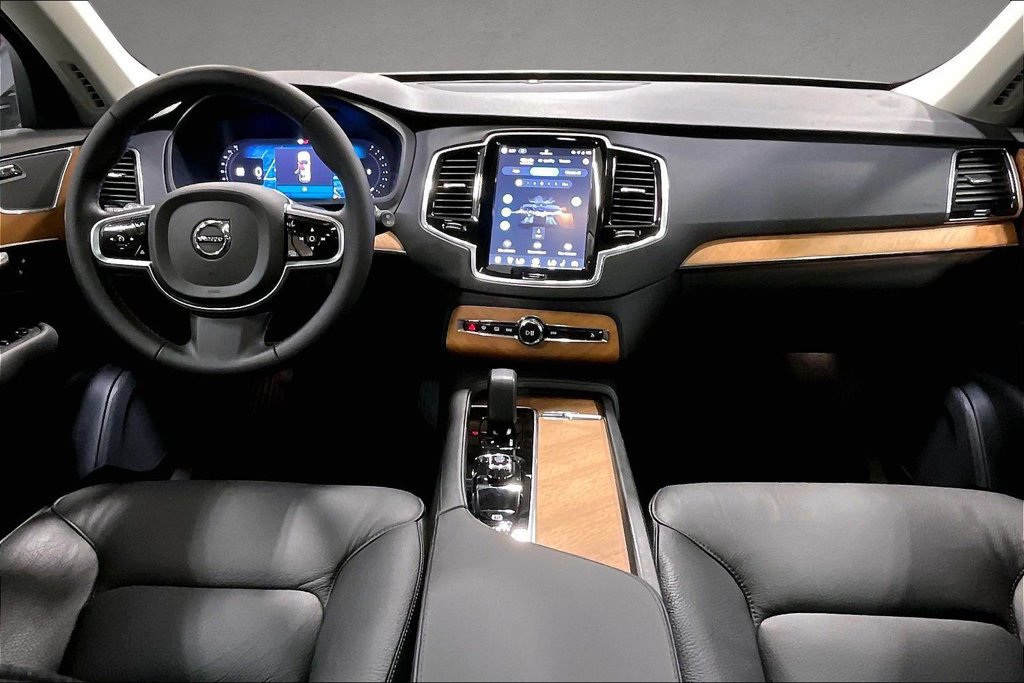 Certified 2025 Volvo XC90 B6 Plus w/ Protection Package Premier AWD/4WD image 8