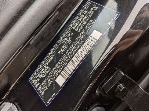 Certified 2025 Volvo V60 B5 Cross Country Plus image 30