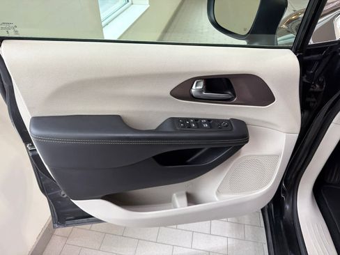 Used 2023 Chrysler Voyager LX FWD image 20