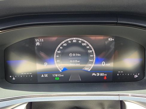 Used 2023 Volkswagen Taos SE w/ Panoramic Sunroof Package FWD image 22