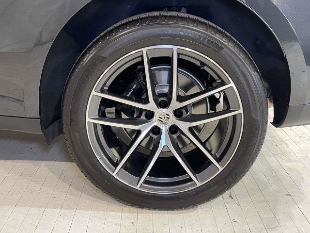 Certified 2025 Porsche Macan AWD/4WD image 13