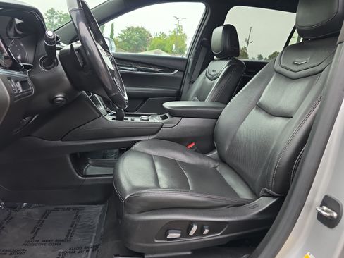 Used 2020 Cadillac XT6 Premium Luxury AWD/4WD image 9
