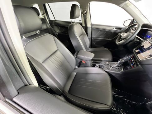 Used 2022 Volkswagen Tiguan SE image 26