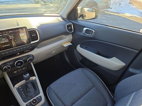 Certified 2025 Hyundai Venue Limited image 11