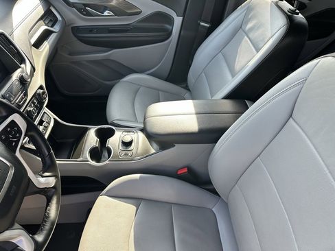 Used 2024 GMC Terrain SLT image 10