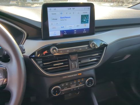 Used 2022 Ford Escape SE w/ SE Sport Appearance Package image 19