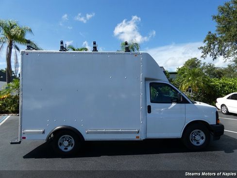 Used 2017 Chevrolet Express 3500 image 2