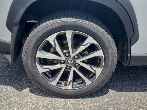 Certified 2023 Toyota Corolla Cross XLE w/ Convenience Package FWD image 9