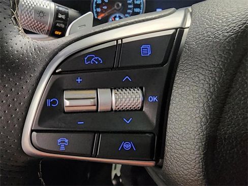 Used 2025 Genesis G70 2.5T image 14