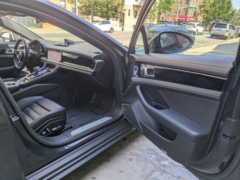 Used 2019 Porsche Panamera 4 image 9