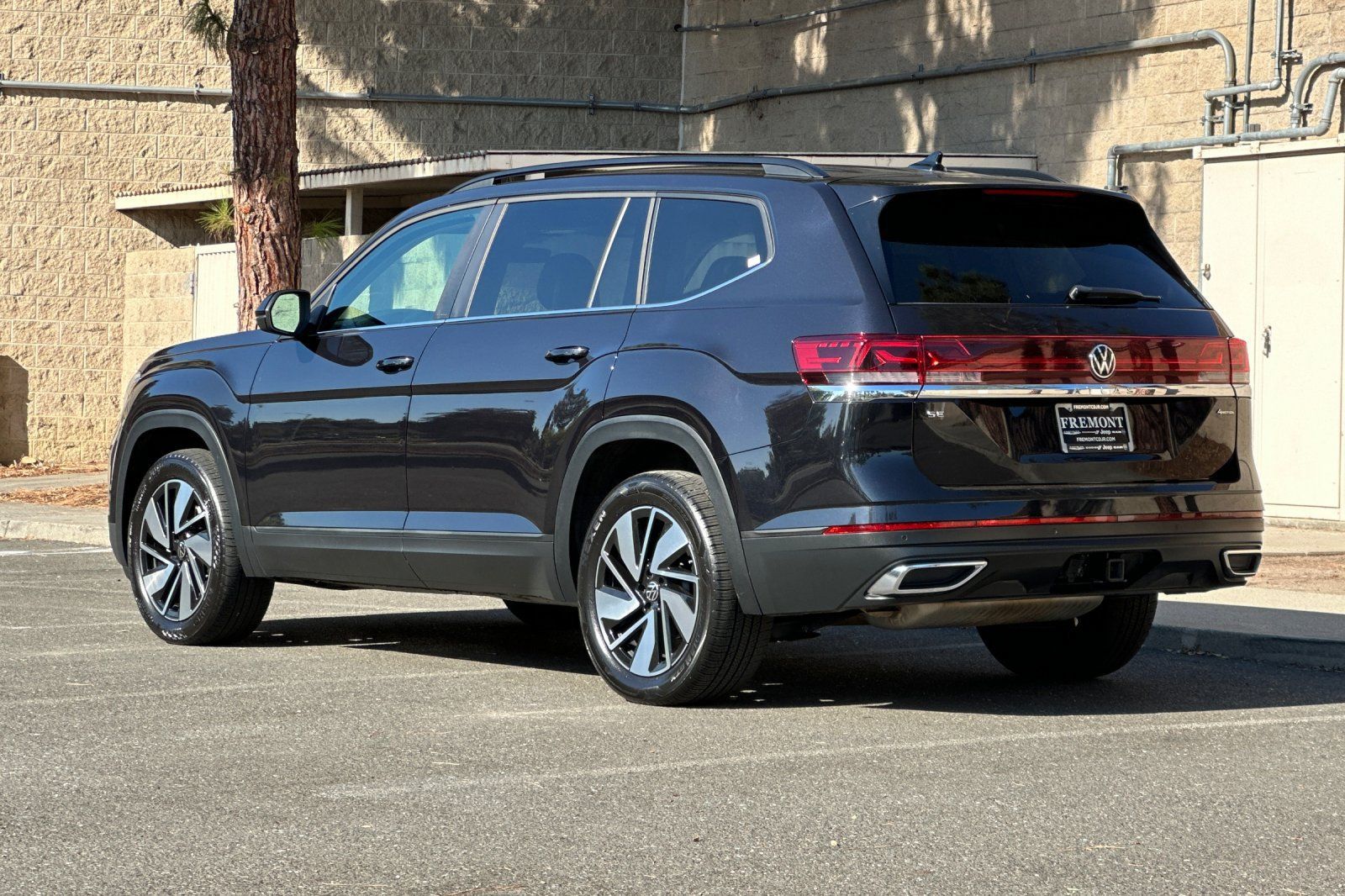 Used 2025 Volkswagen Atlas SE AWD/4WD image 5