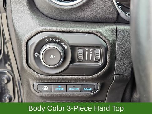 Used 2021 Jeep Wrangler Unlimited Sahara w/ Cold Weather Group image 13