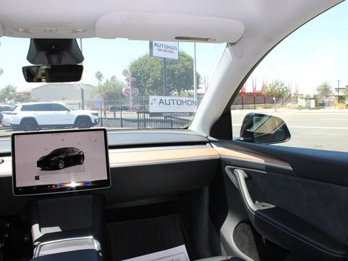 Used 2024 Tesla Model Y Long Range AWD/4WD image 22