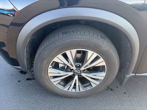 Used 2023 Nissan Rogue SV w/ SV Premium B Package image 2