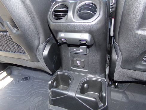 Used 2023 Jeep Gladiator Rubicon AWD/4WD image 32