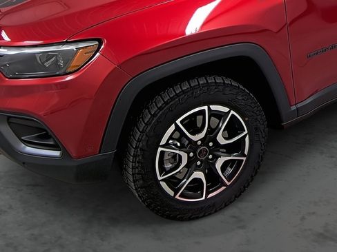 Used 2025 Jeep Compass Trailhawk w/ Trailhawk Elite Group AWD/4WD image 7