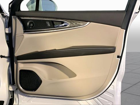 Used 2019 Lincoln Nautilus Reserve AWD/4WD image 23