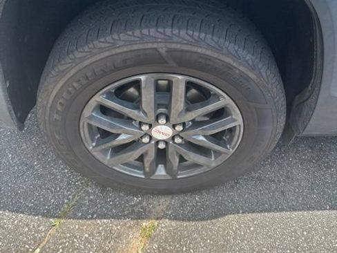Used 2018 GMC Acadia SLT FWD image 16