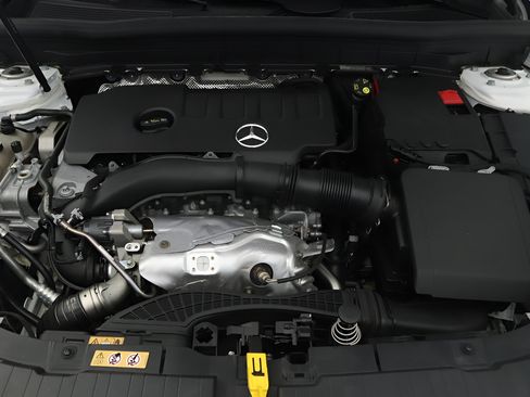Used 2023 Mercedes-Benz GLB 250 4MATIC image 24