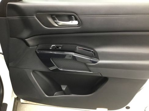 Used 2022 Nissan Pathfinder SV AWD/4WD image 43