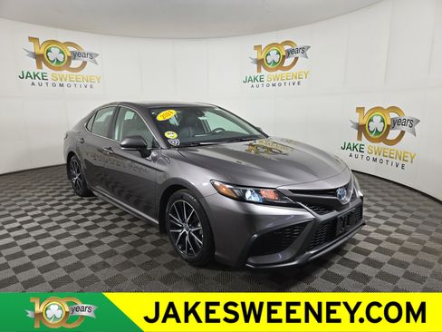 Used 2024 Toyota Camry SE image 1